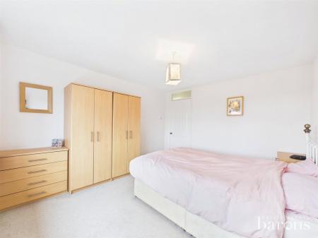 4 bedroom Detached house for sale in Medway Avenue, Oakley
