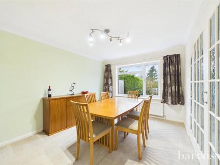 4 bedroom Detached house for sale in Medway Avenue, Oakley