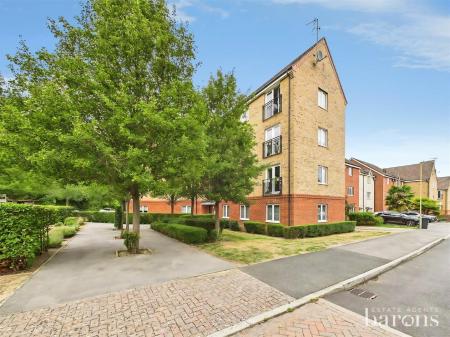 2 bedroom Ground floor flat for sale in Skippetts Gardens, Basingstoke