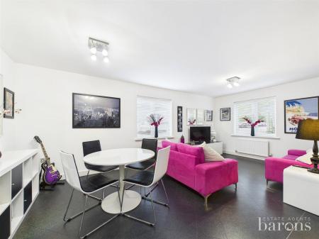 2 bedroom Ground floor flat for sale in Skippetts Gardens, Basingstoke