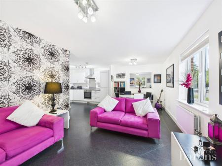 2 bedroom Ground floor flat for sale in Skippetts Gardens, Basingstoke
