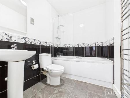 2 bedroom Ground floor flat for sale in Skippetts Gardens, Basingstoke