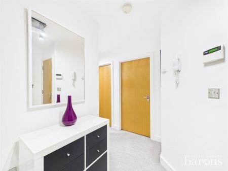 2 bedroom Ground floor flat for sale in Skippetts Gardens, Basingstoke