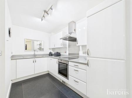 2 bedroom Ground floor flat for sale in Skippetts Gardens, Basingstoke