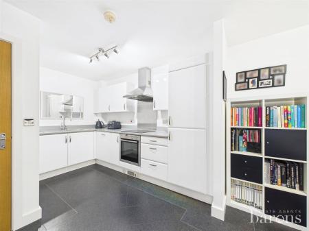 2 bedroom Ground floor flat for sale in Skippetts Gardens, Basingstoke