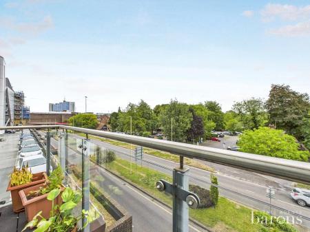 2 bedroom Flat for sale in Alencon Link, Basingstoke