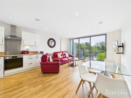 2 bedroom Flat for sale in Alencon Link, Basingstoke