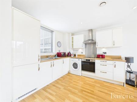 2 bedroom Flat for sale in Alencon Link, Basingstoke