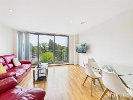 2 bedroom Flat for sale in Alencon Link, Basingstoke