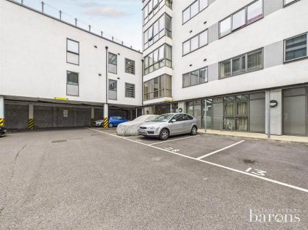 2 bedroom Flat for sale in Alencon Link, Basingstoke