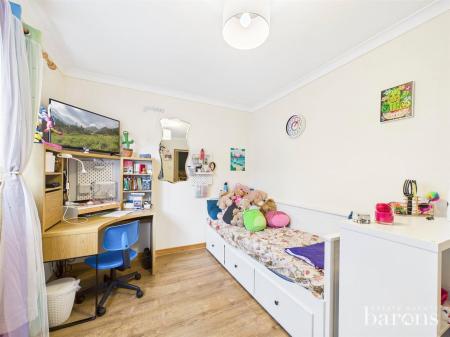 3 bedroom End of terrace house for sale in Dudley Close, Basingstoke