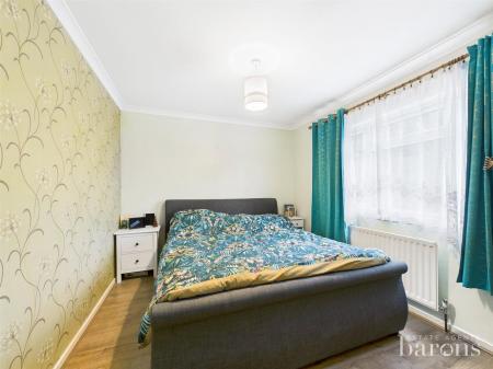 3 bedroom End of terrace house for sale in Dudley Close, Basingstoke