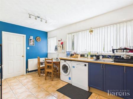 3 bedroom End of terrace house for sale in Dudley Close, Basingstoke