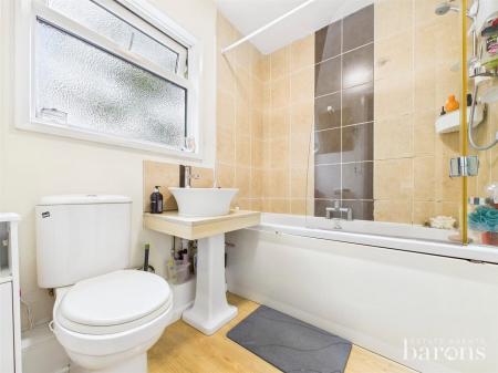 3 bedroom End of terrace house for sale in Dudley Close, Basingstoke