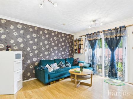3 bedroom End of terrace house for sale in Dudley Close, Basingstoke