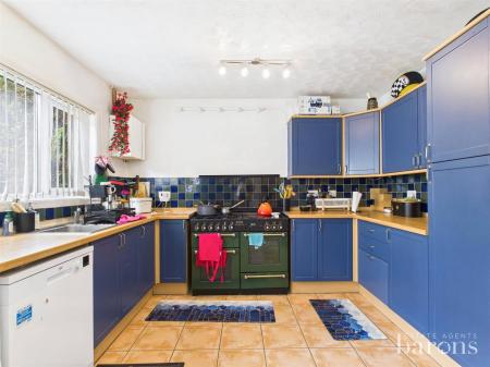 3 bedroom End of terrace house for sale in Dudley Close, Basingstoke