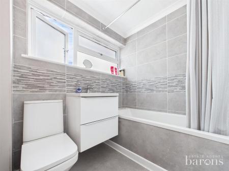 3 bedroom Terraced House for sale in Culver Road, Basingstoke