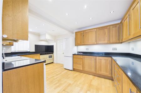 3 bedroom Semi-detached house for sale in Sheppard Road, Basingstoke