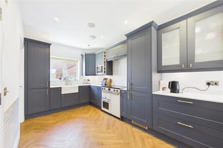 5 bedroom Detached house for sale in St. Catherine Road, Basingstoke
