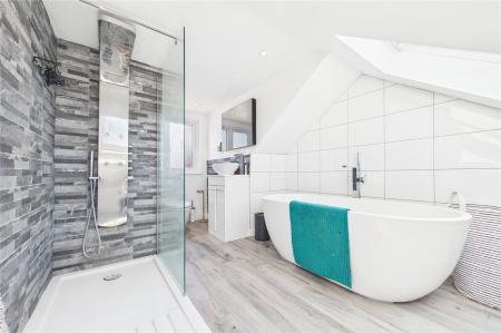 5 bedroom Detached house for sale in St. Catherine Road, Basingstoke