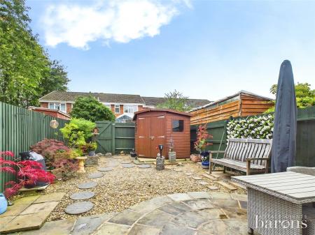 3 bedroom Terraced House for sale in Kintyre Close, Oakley