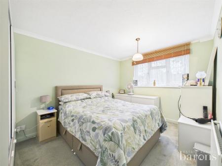 3 bedroom Terraced House for sale in Kintyre Close, Oakley