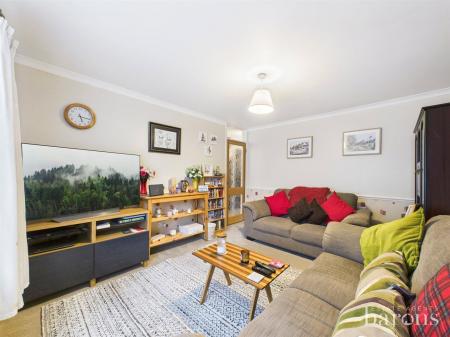 3 bedroom Terraced House for sale in Kintyre Close, Oakley