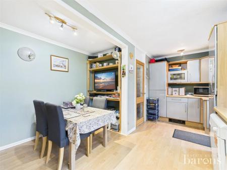 3 bedroom Terraced House for sale in Kintyre Close, Oakley