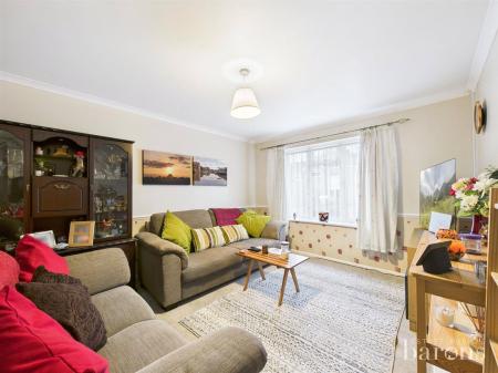 3 bedroom Terraced House for sale in Kintyre Close, Oakley