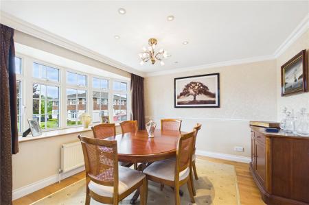 4 bedroom Detached house for sale in Appletree Close, Oakley