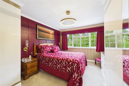 4 bedroom Detached house for sale in Appletree Close, Oakley
