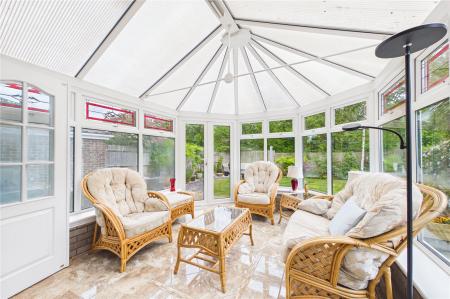4 bedroom Detached house for sale in Appletree Close, Oakley