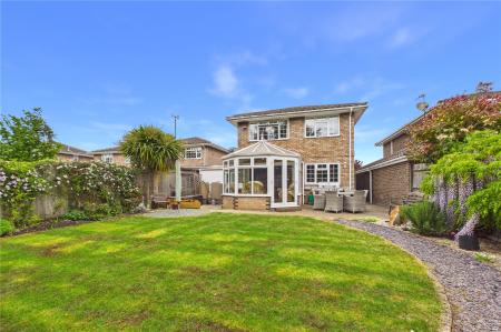 4 bedroom Detached house for sale in Appletree Close, Oakley