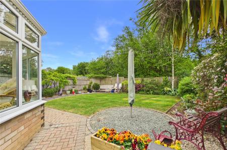 4 bedroom Detached house for sale in Appletree Close, Oakley