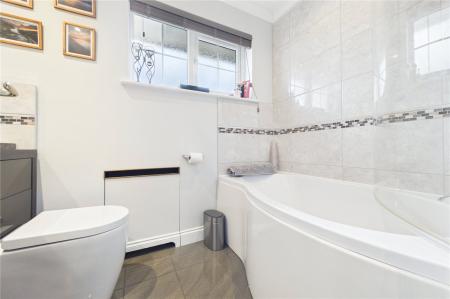 4 bedroom Detached house for sale in Appletree Close, Oakley