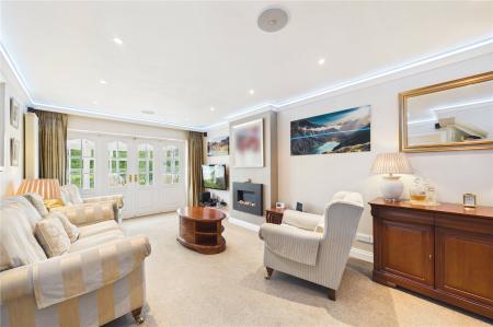4 bedroom Detached house for sale in Appletree Close, Oakley