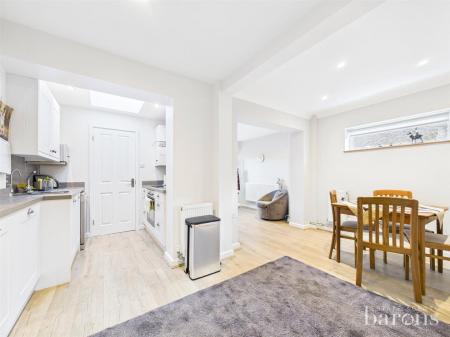 3 bedroom End of terrace house for sale in Lyn Court, Basingstoke