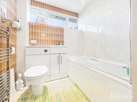 3 bedroom End of terrace house for sale in Lyn Court, Basingstoke