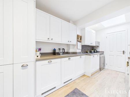 3 bedroom End of terrace house for sale in Lyn Court, Basingstoke