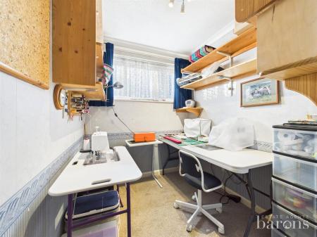 3 bedroom End of terrace house for sale in Lyn Court, Basingstoke
