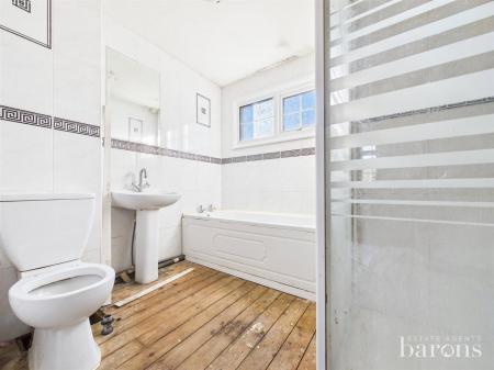 3 bedroom End of terrace house for sale in Harlech Close, Basingstoke