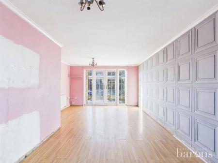 3 bedroom End of terrace house for sale in Harlech Close, Basingstoke