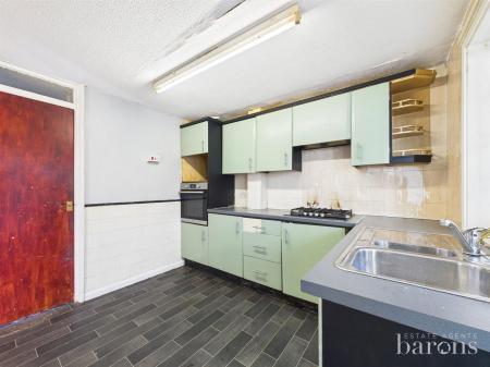 3 bedroom End of terrace house for sale in Harlech Close, Basingstoke