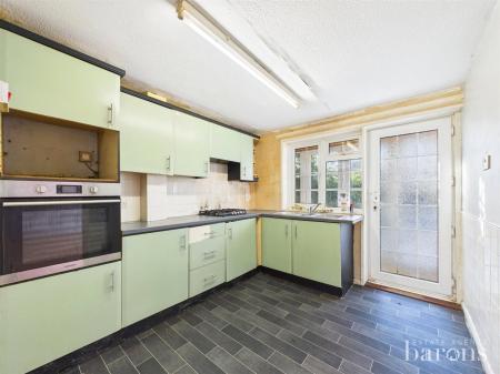 3 bedroom End of terrace house for sale in Harlech Close, Basingstoke