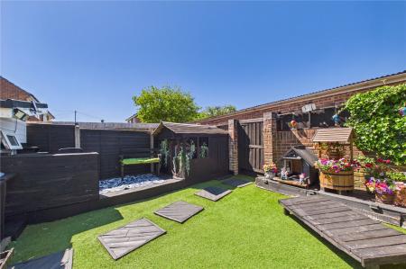 4 bedroom Terraced House for sale in Cavalier Road, Old Basing