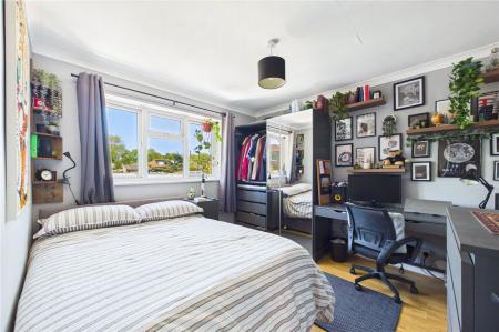 4 bedroom Terraced House for sale in Cavalier Road, Old Basing