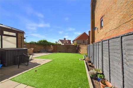 5 bedroom Detached house for sale in Highwood Ridge, Basingstoke