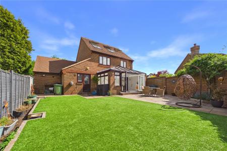 5 bedroom Detached house for sale in Highwood Ridge, Basingstoke
