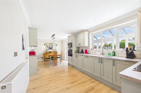 5 bedroom Detached house for sale in Highwood Ridge, Basingstoke
