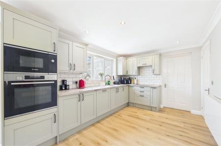 5 bedroom Detached house for sale in Highwood Ridge, Basingstoke